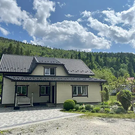Karpatske Vidlunnya Chalet